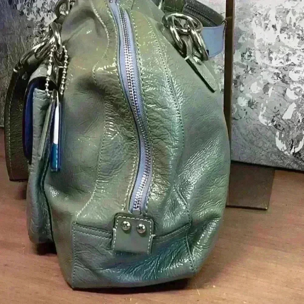 Coach Glossy Green Shoulder Bag with Blue Accents - Picture 10 of 16